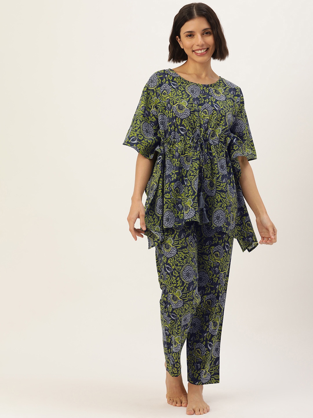 

SANSKRUTIHOMES Women Navy Blue & Green Cotton Printed Night suit