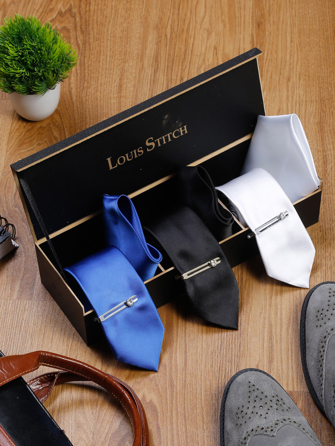 

LOUIS STITCH Men Set of 3 Black & Blue Solid Accessory Gift Set