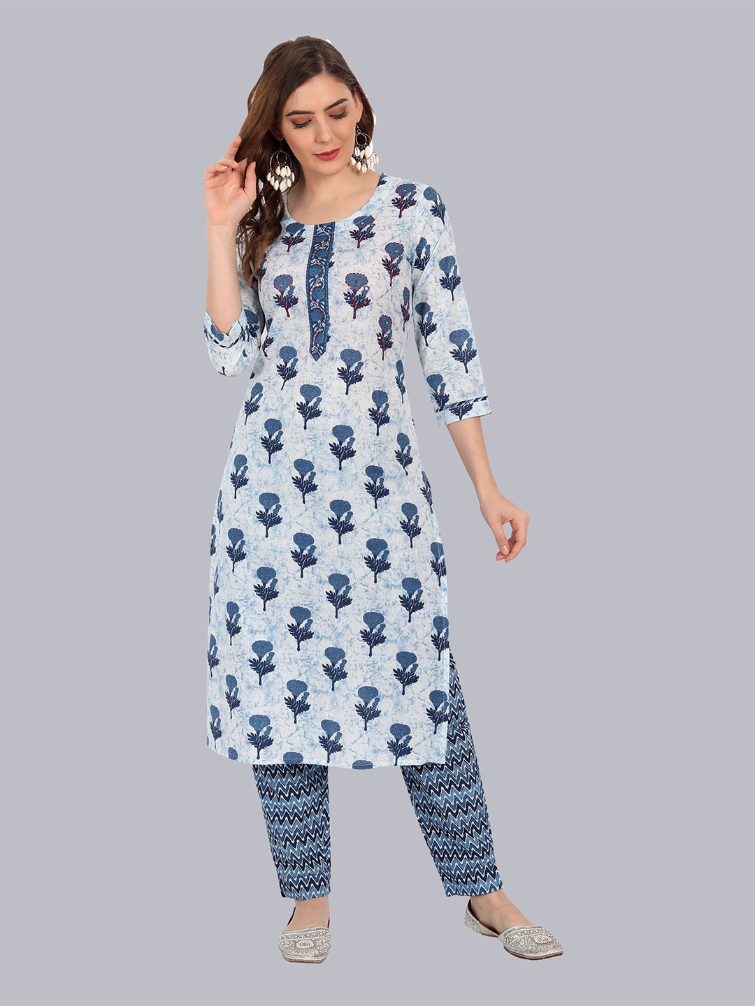 

NH KAPDEWALA Women Grey & Blue Floral Printed Kurta with Trousers