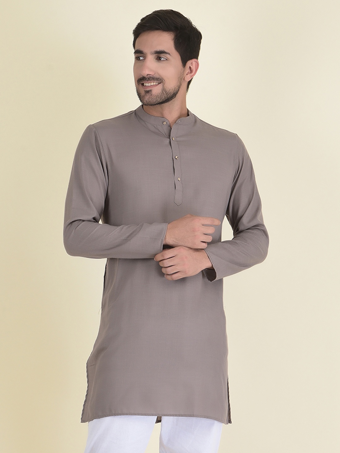 

DEYANN Men Silver-Toned Solid Kurta
