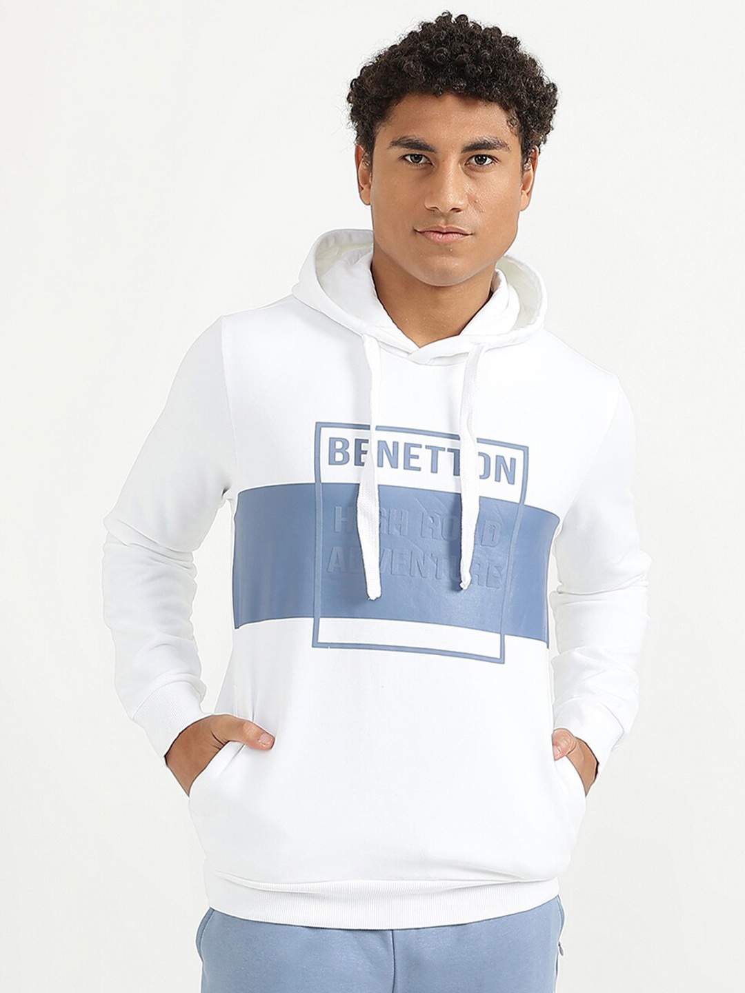 

United Colors of Benetton Men White Colourblocked Sweatshirt