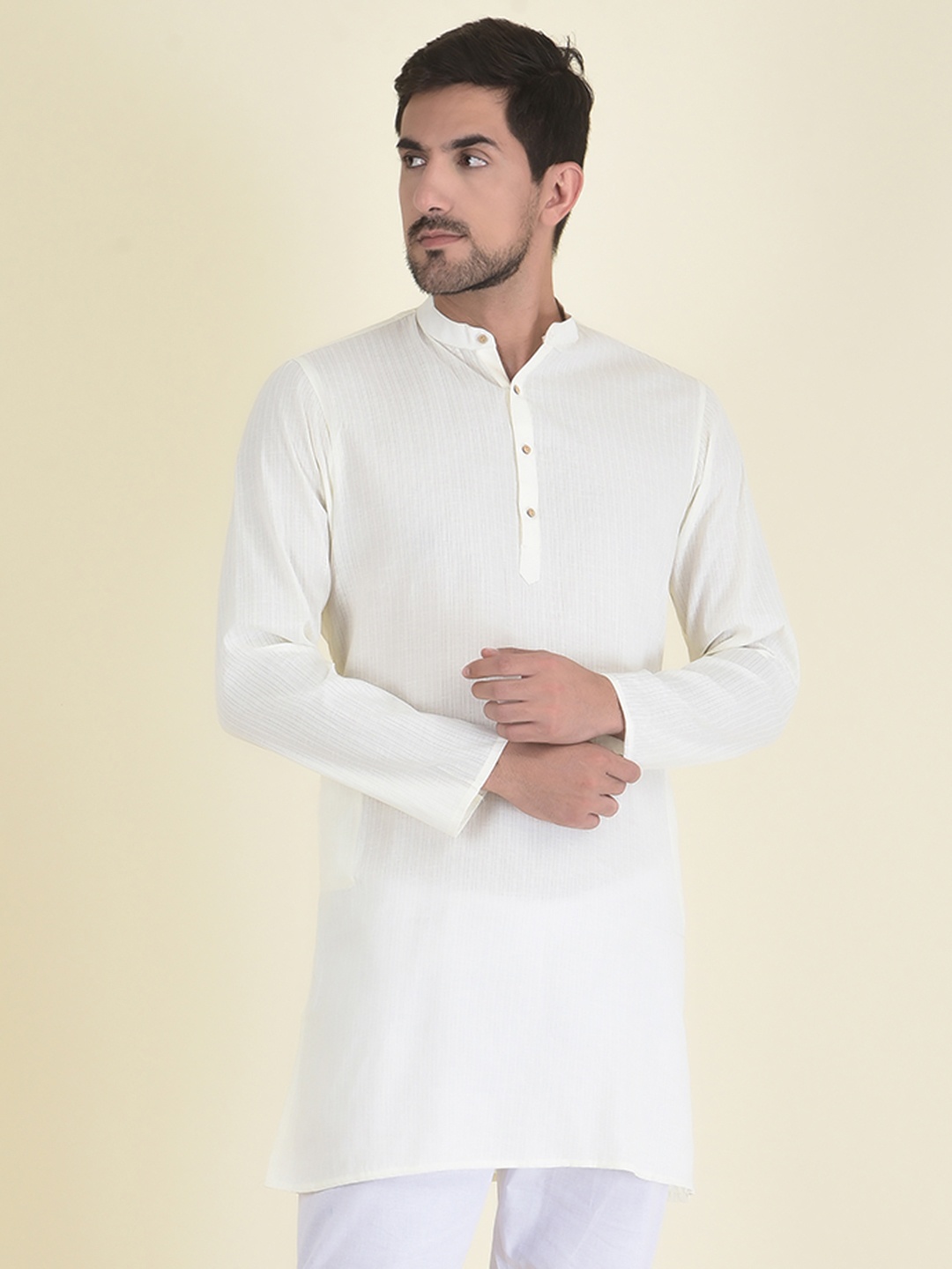 

DEYANN Men Off White Jacquard Mandarin Collar Short Kurta