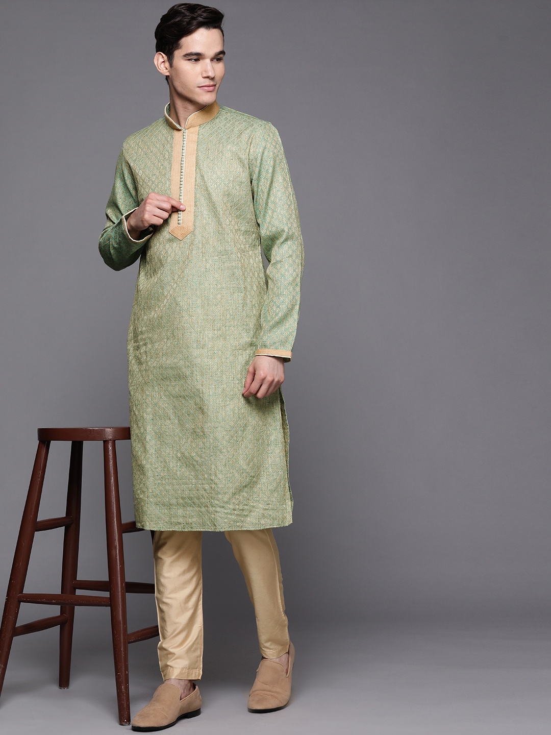 

Manu Men Green Ethnic Motifs Kurta with Pyjamas