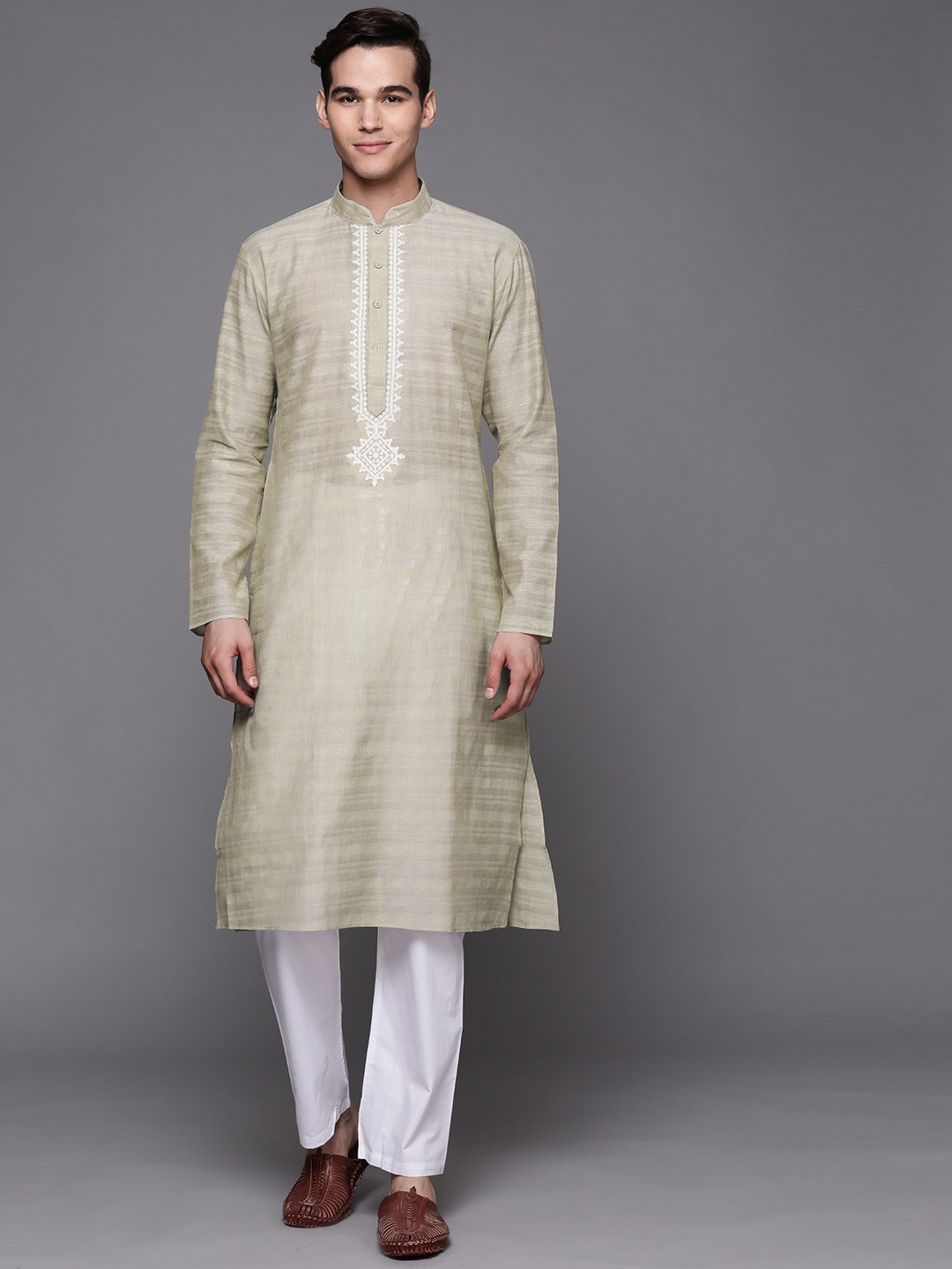 

Manu Men Green Woven Design Kurta with Pyjamas