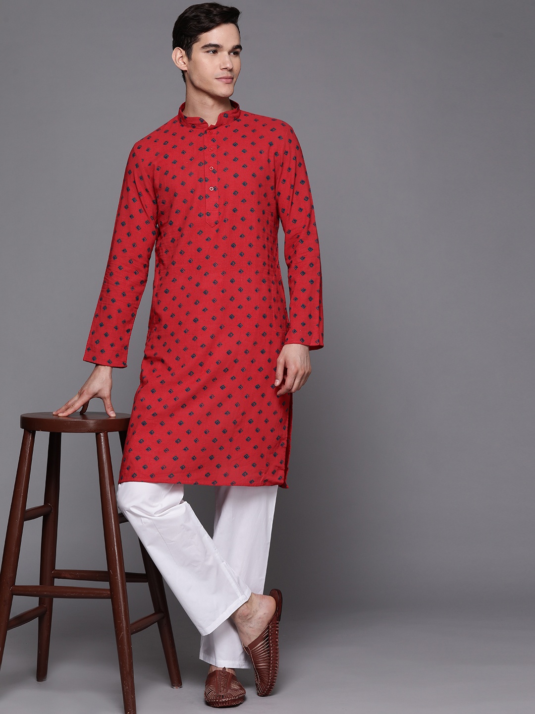 

Manu Men Red & Green Geometric Printed Kurta