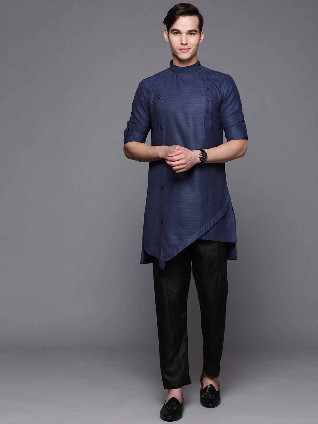 

Manu Men Navy Blue Self Checked Kurta