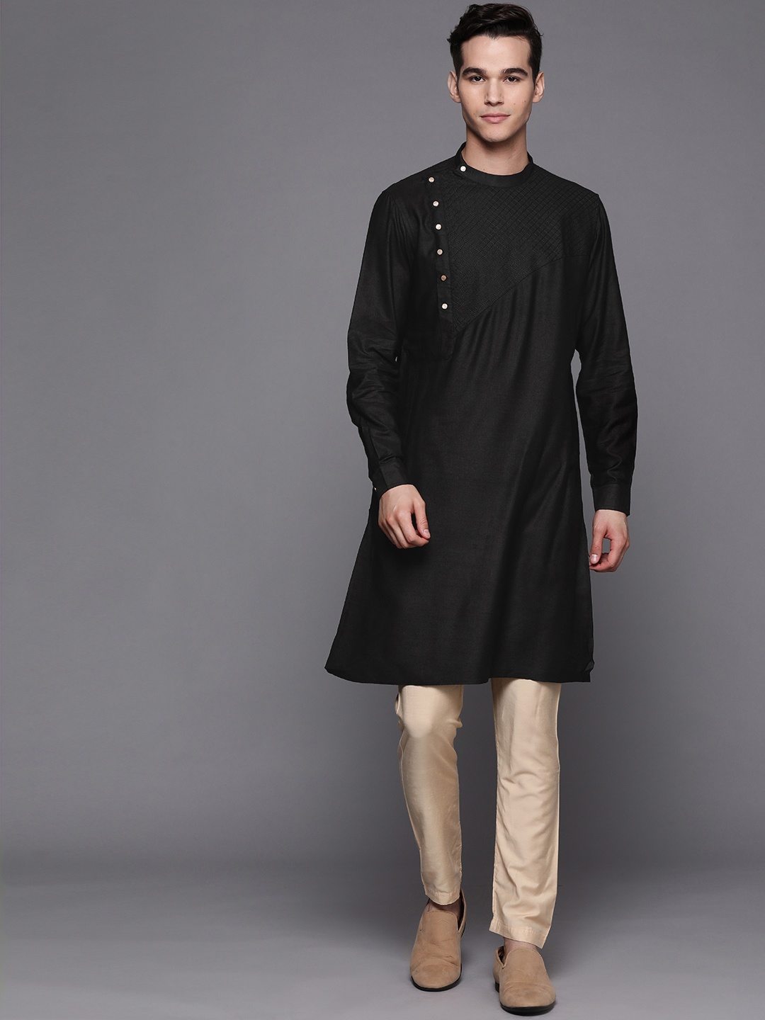

Manu Men Black Geometric Embroidered Kurta