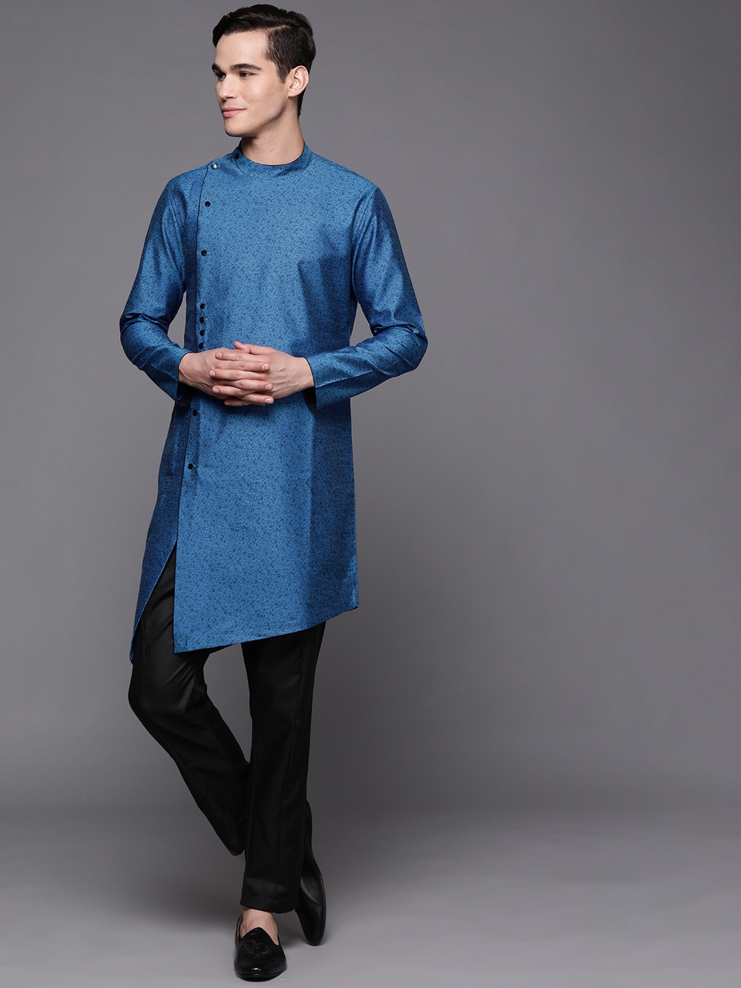 

Manu Men Blue & Black Ethnic Motifs Printed Kurta