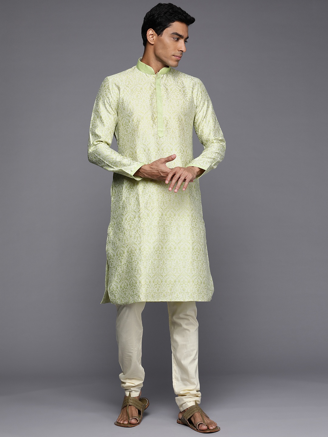 

Manu Men Green Ethnic Motifs Kurta with Pyjamas