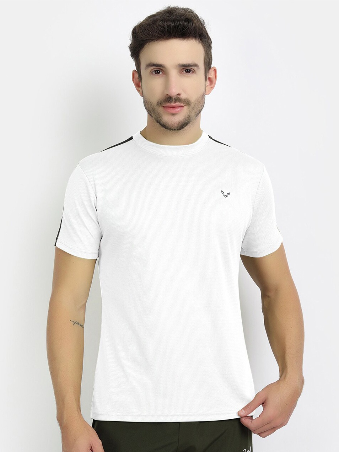 

MKKO Men White Slim Fit T-shirt