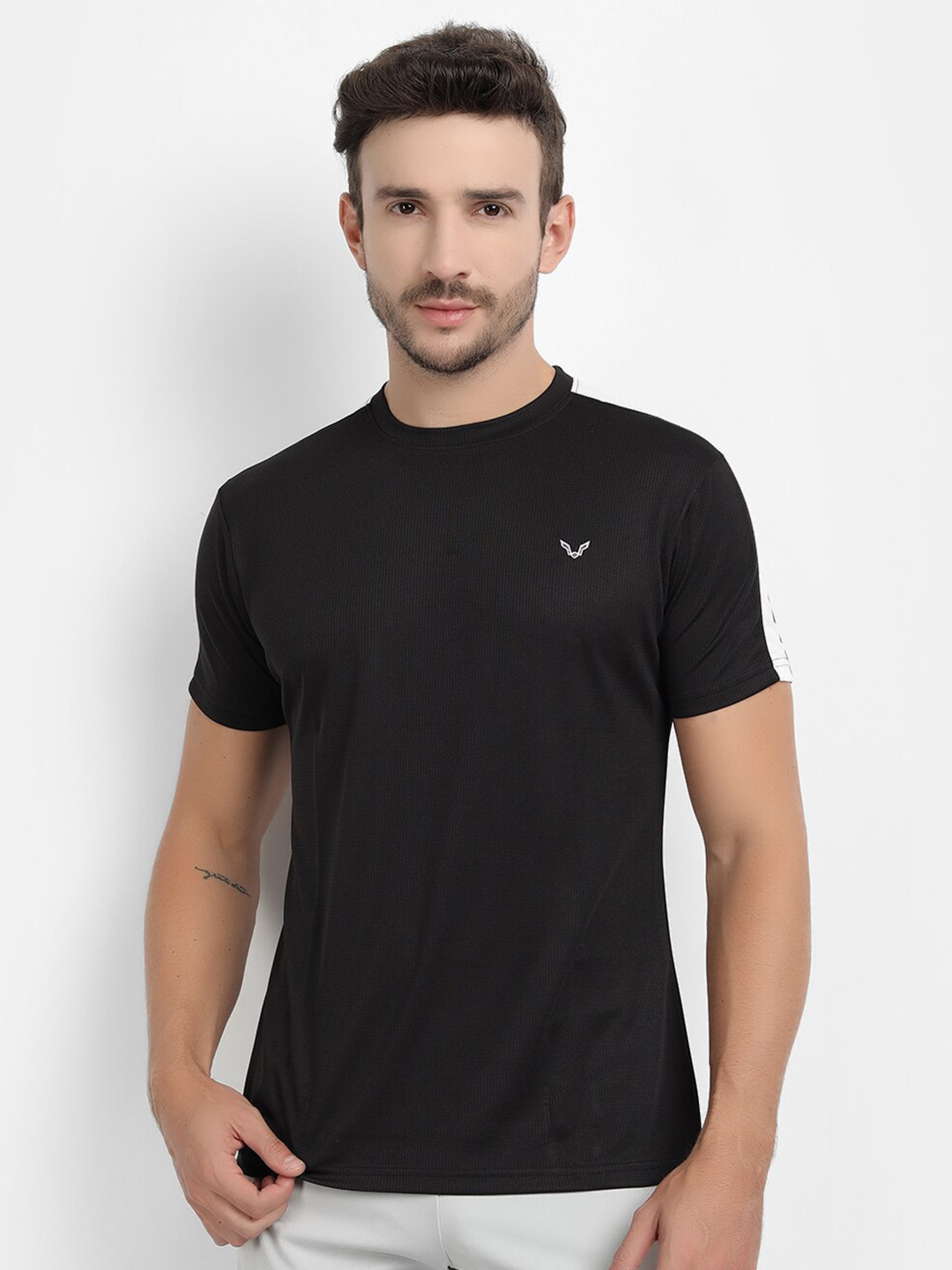 

MKKO Men Black Slim Fit T-shirt