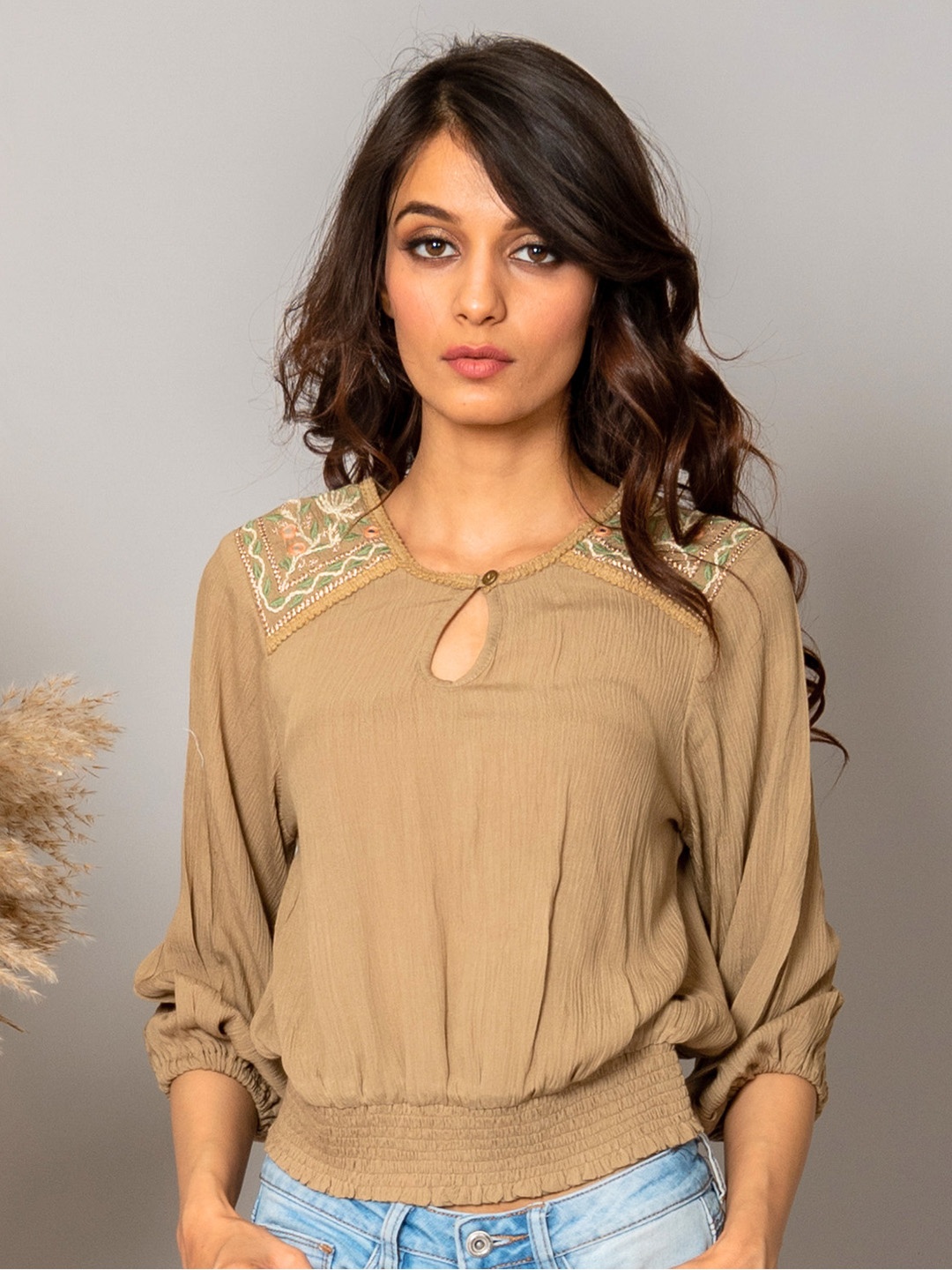 

WESTIFIED Khaki Keyhole Neck Crepe Blouson Top