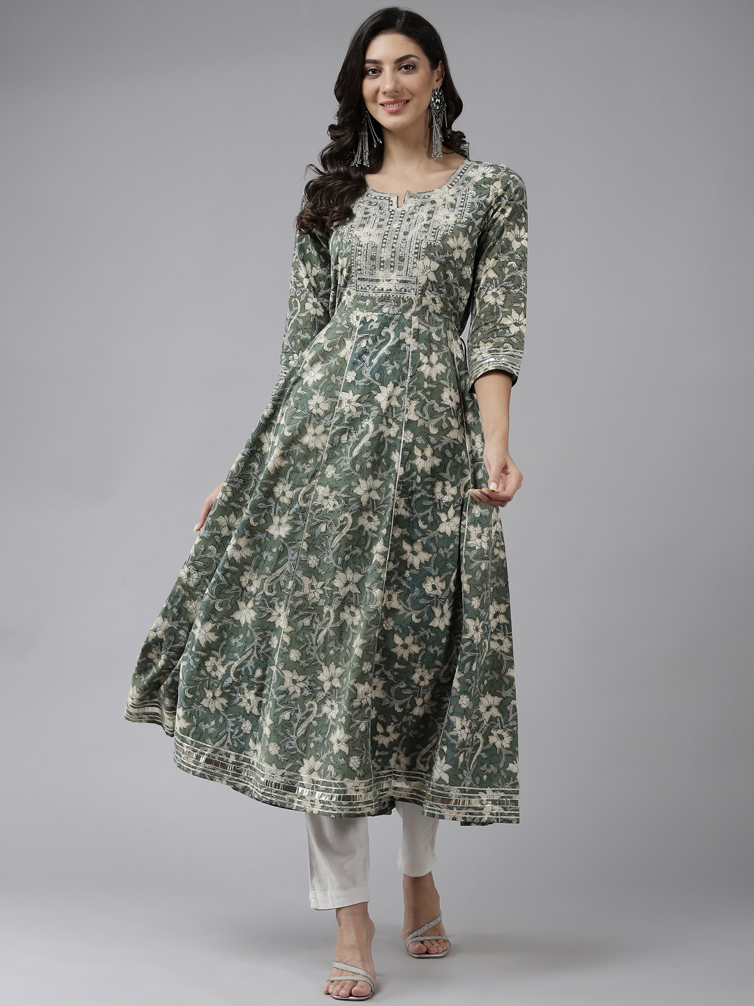 

Prakrti Women Green & Off White Floral Printed Floral Anarkali Kurta