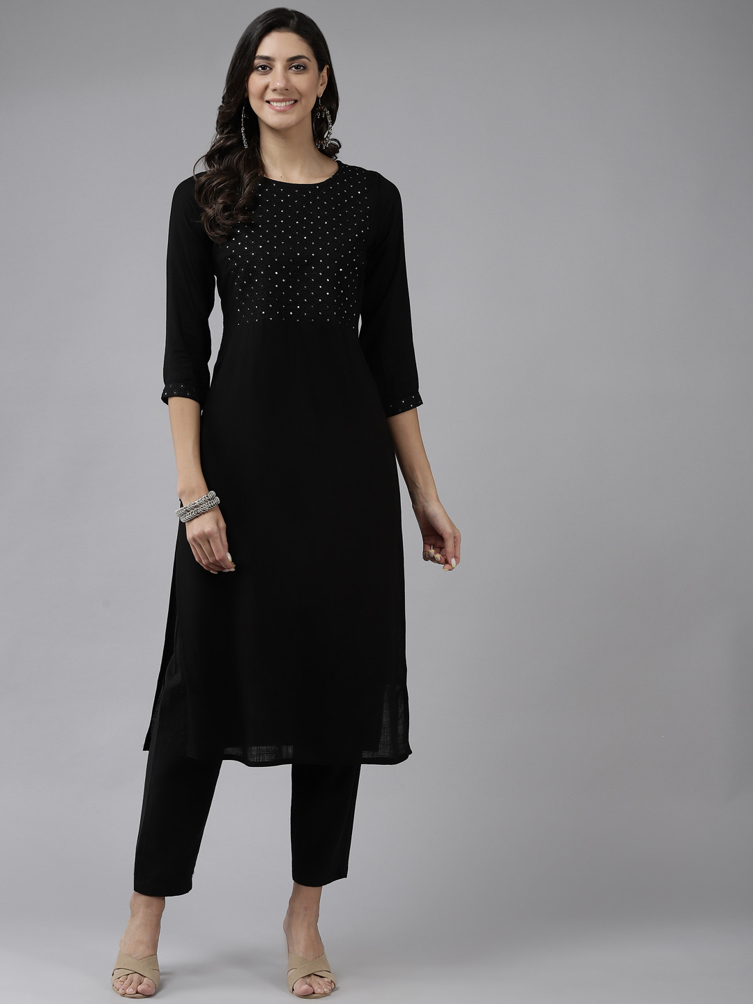 

Prakrti Women Black Kurta