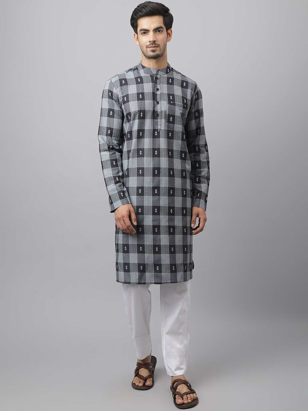 

Waahiba Men Black Printed Kurta with Pyjamas