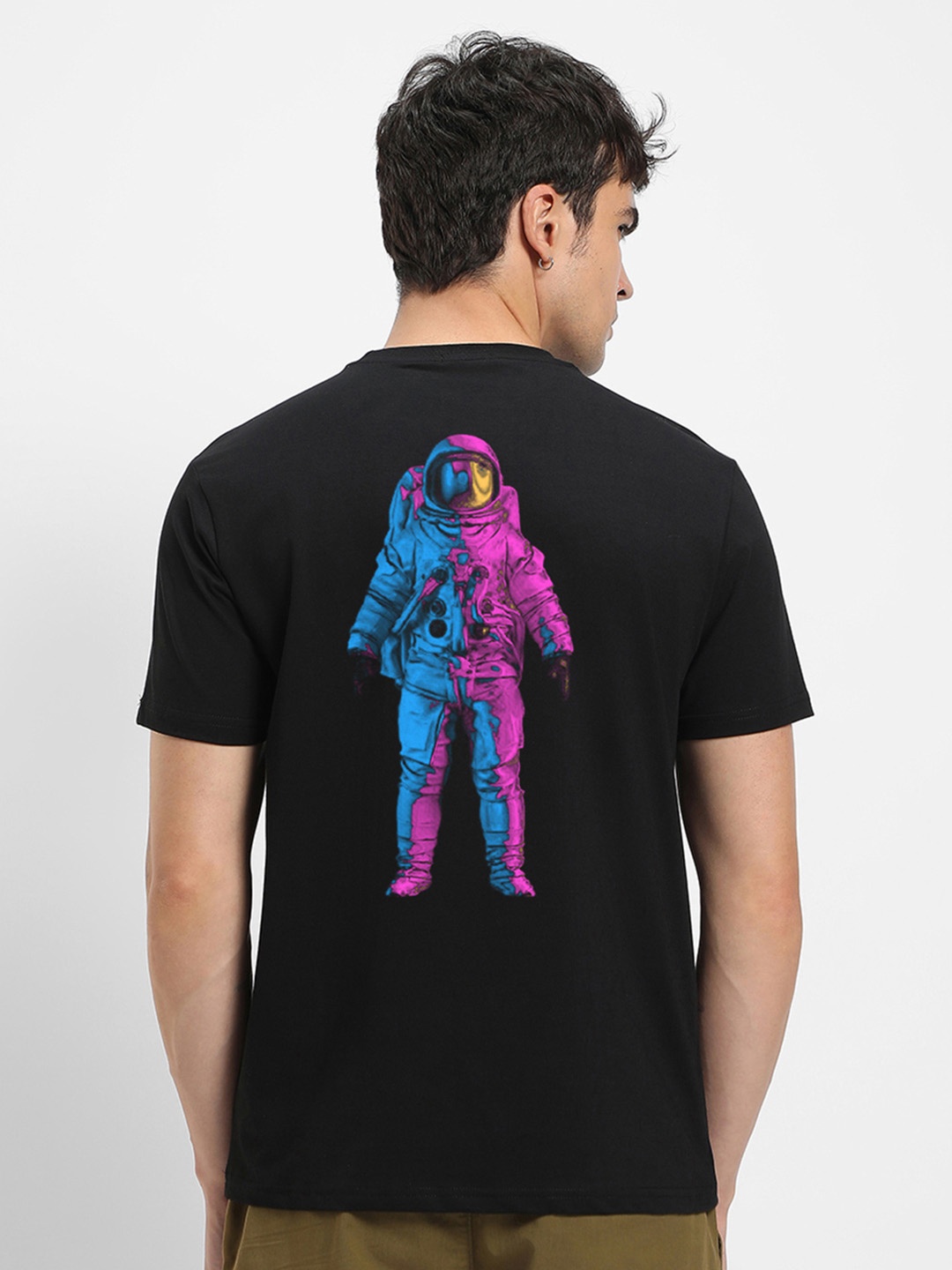 

Bewakoof Men Black Graphic Printed Pure Cotton T-shirt