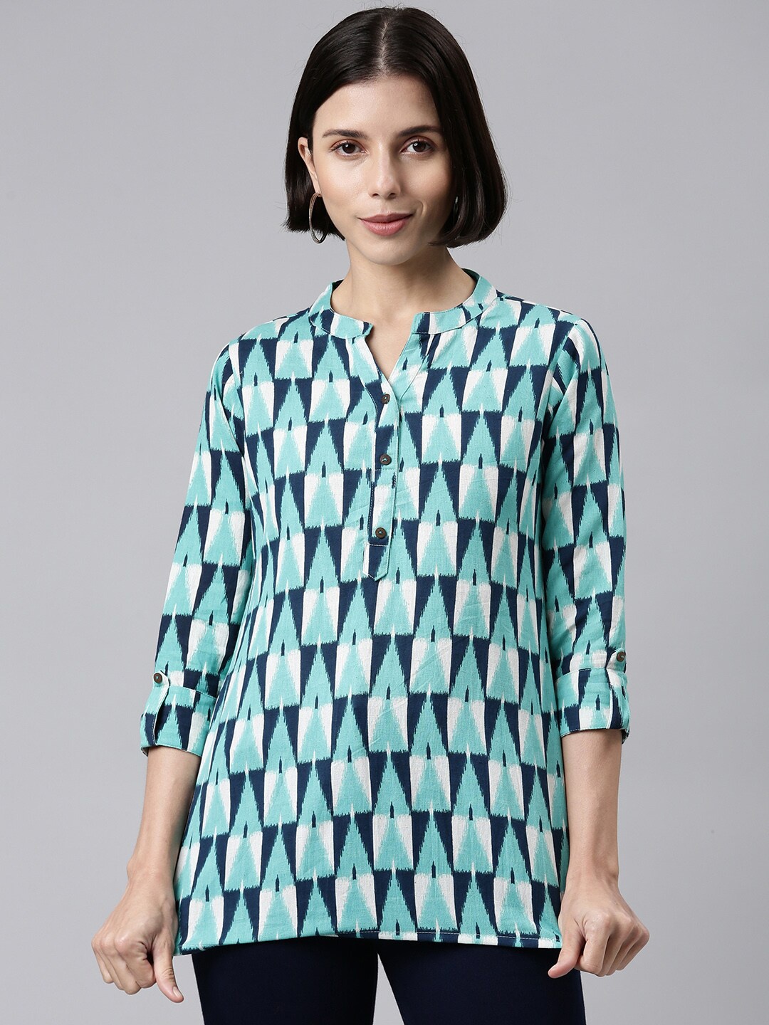 

MALHAAR Women Green & Blue Geometric Print Kurti