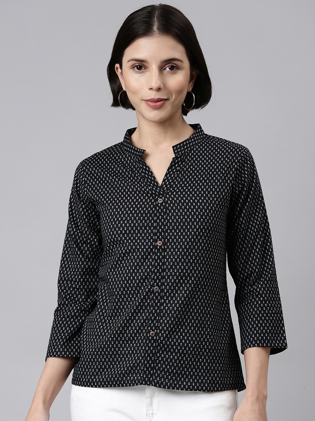 

MALHAAR Women Black & White Print Mandarin Collar Top