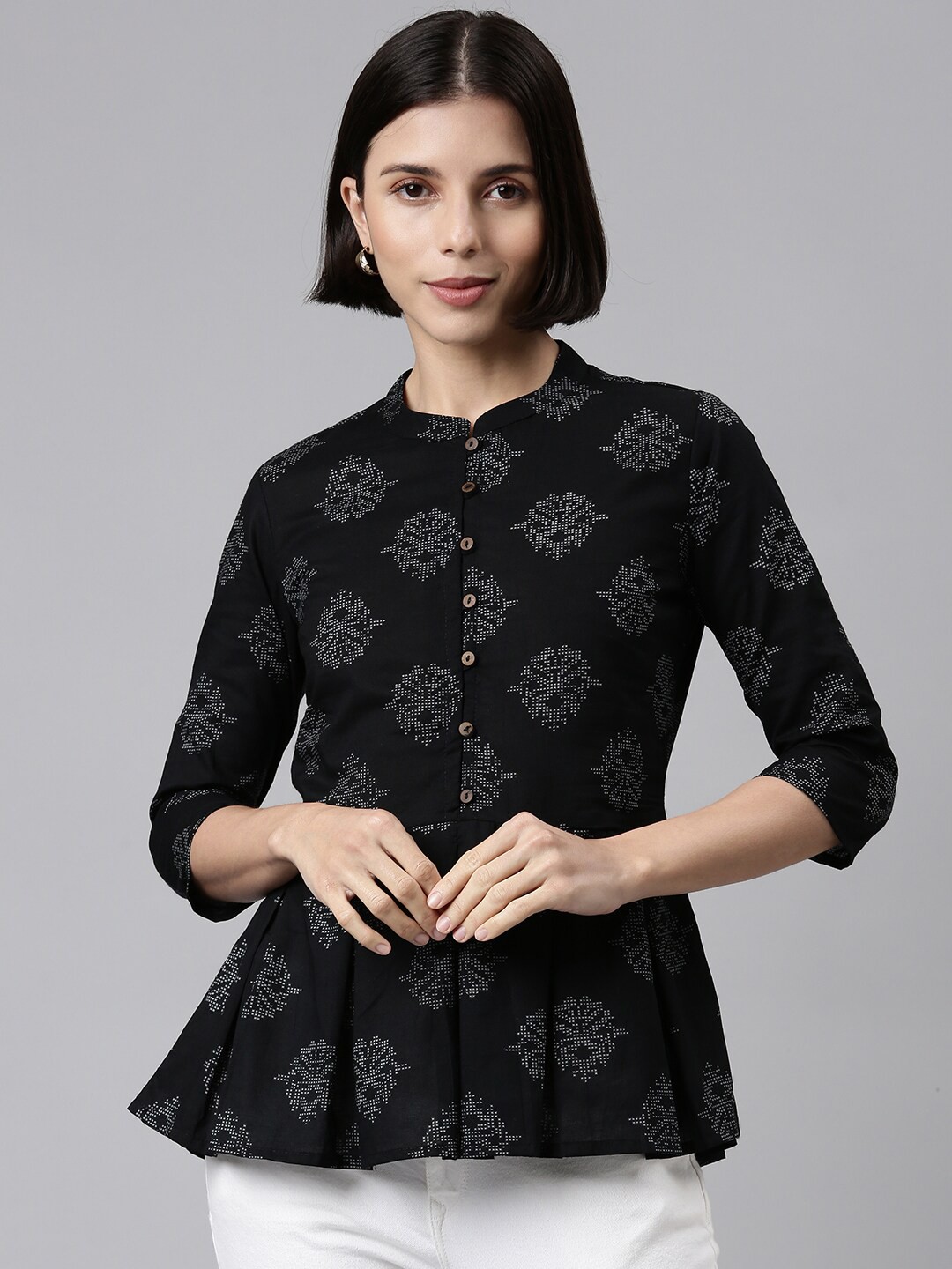 

MALHAAR Women Black & White Print Mandarin Collar Kurti