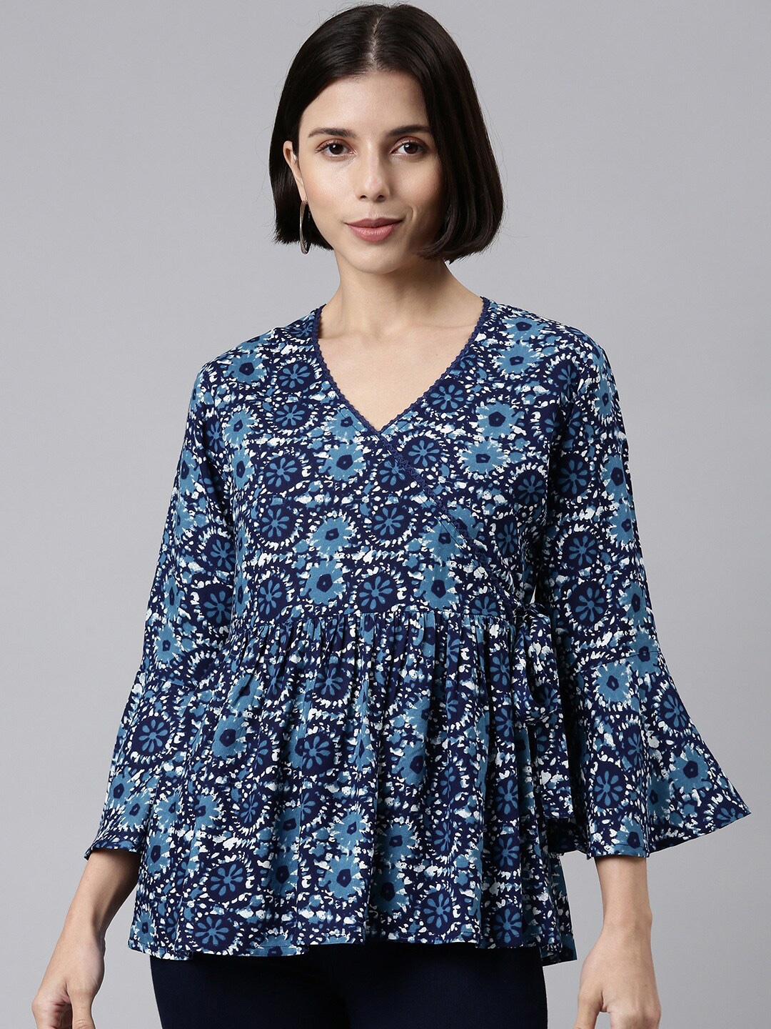 

MALHAAR Women Navy Blue Floral Printed V-Neck Angrakha Kurti