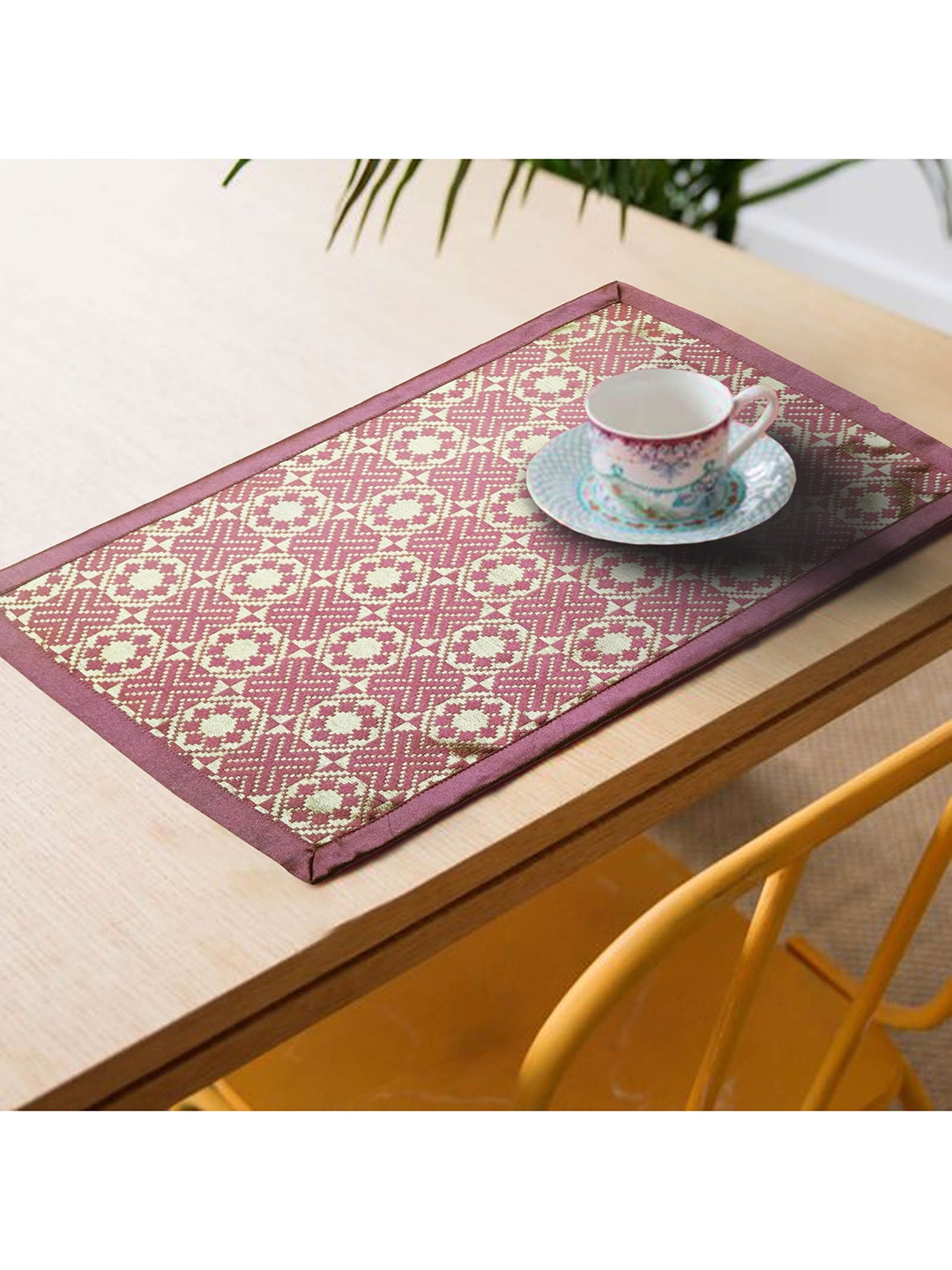 

Lushomes Pink & Beige 6 Pieces Jacquard Dining Table Placemats