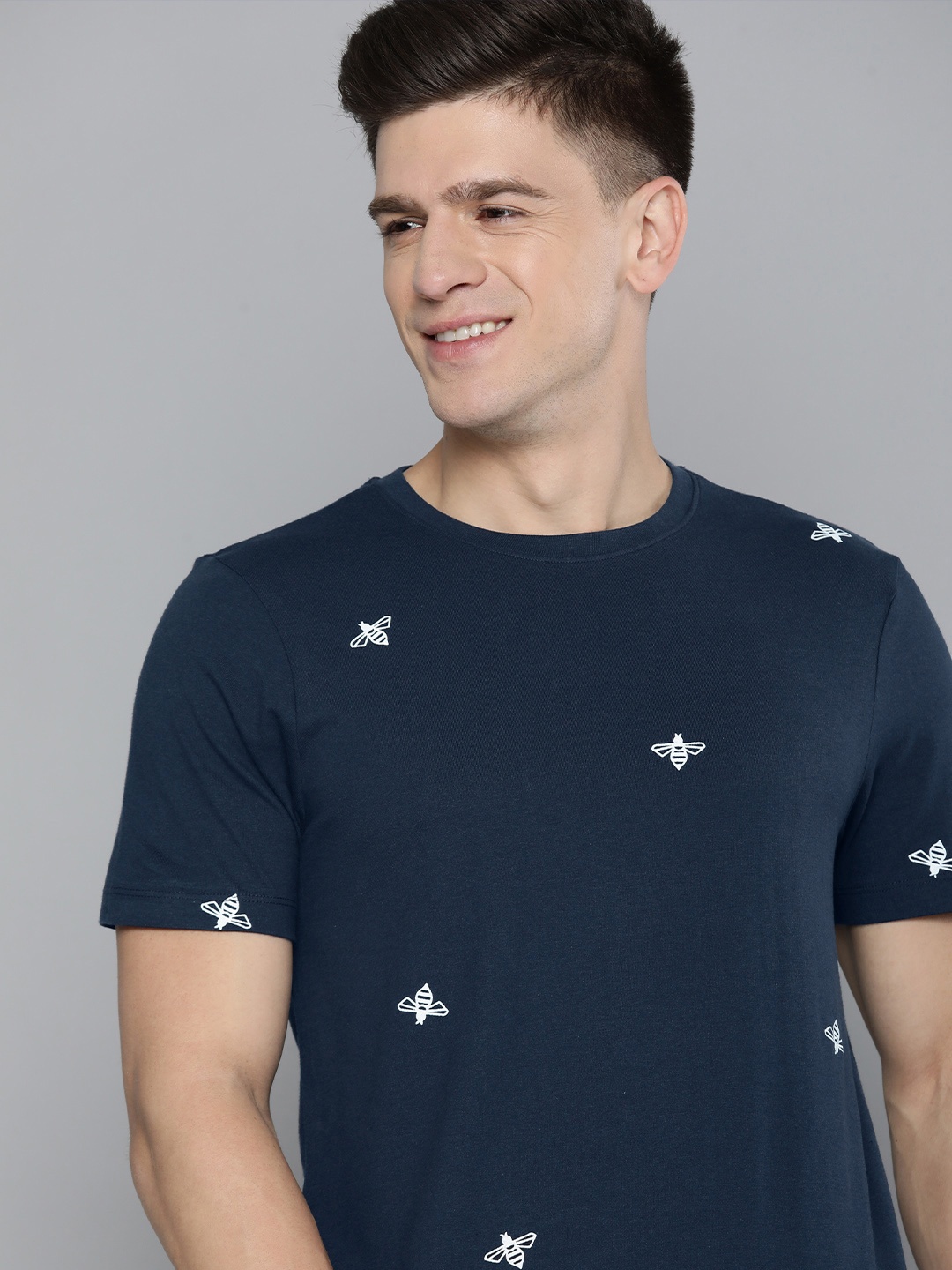 

Mast & Harbour Men Navy Blue Printed Pure Cotton T-shirt