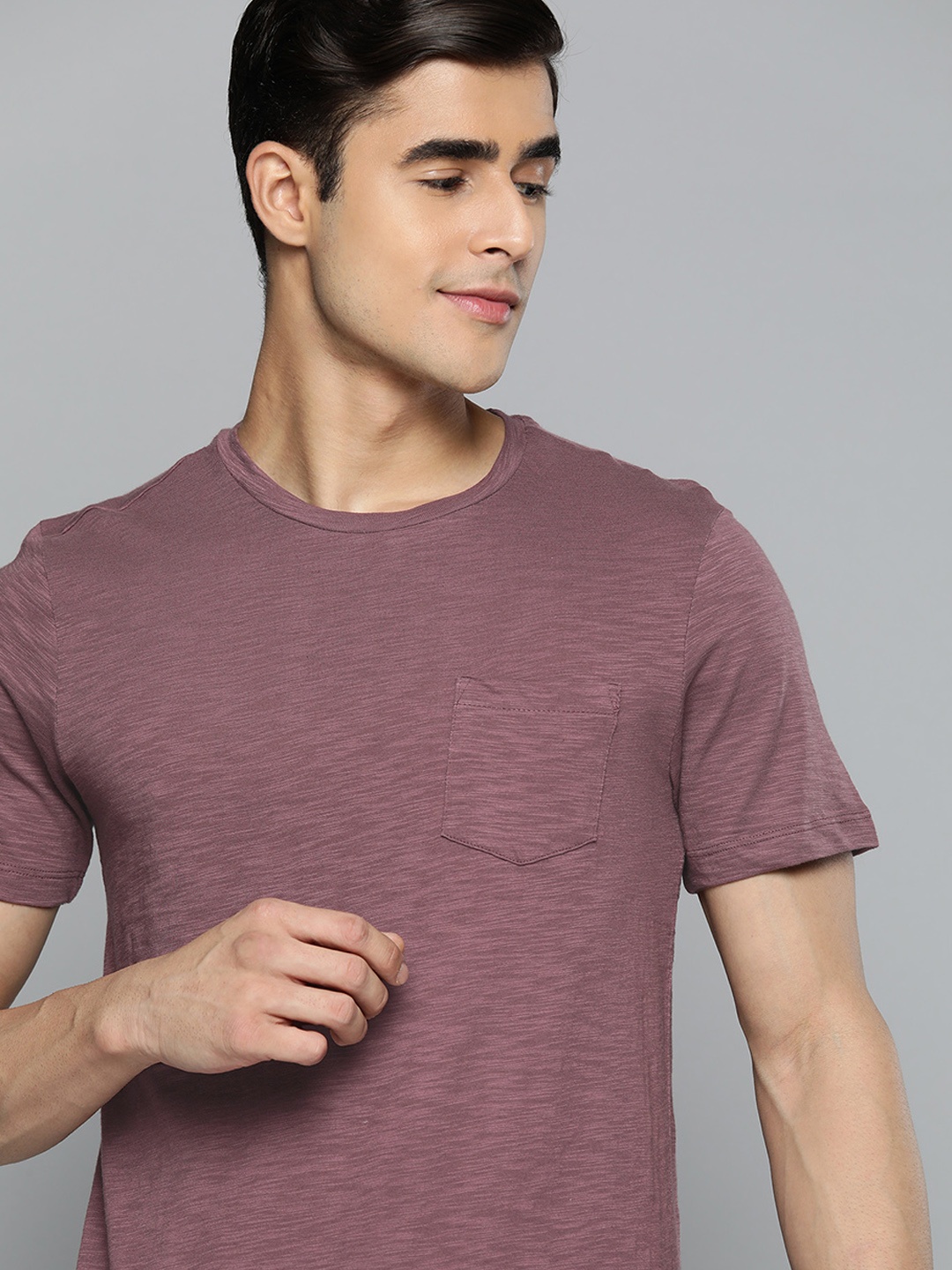 

Mast & Harbour Men Mauve Solid Pure Cotton T-shirt