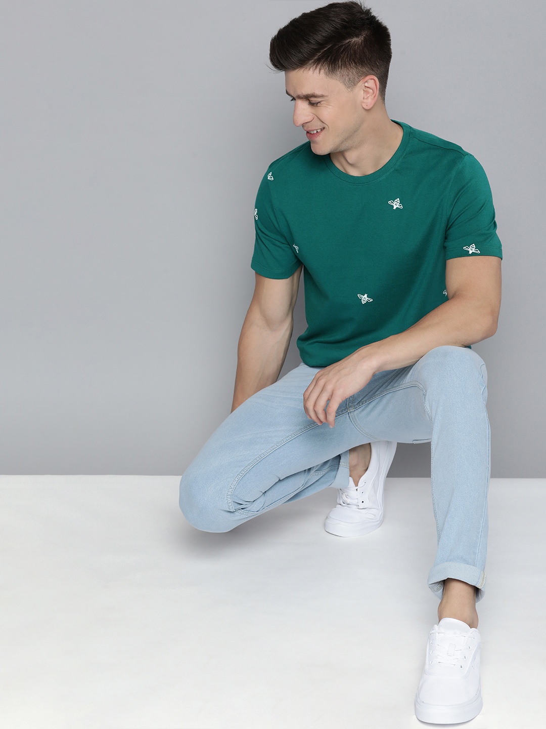 

Mast & Harbour Men Green Printed Pure Cotton T-shirt