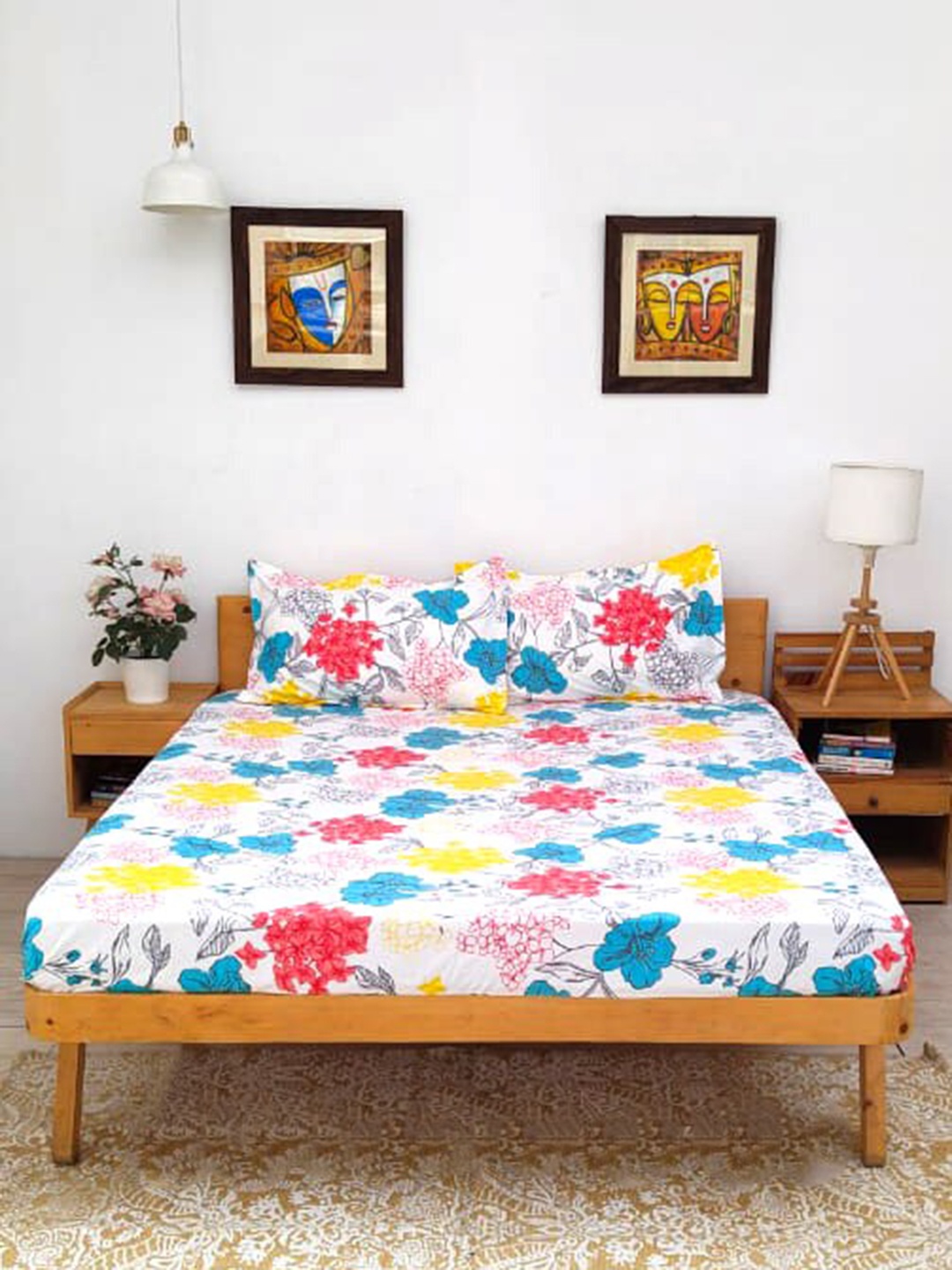 

Ariana White & Blue Floral 140 TC Queen Bedsheet with 2 Pillow Covers