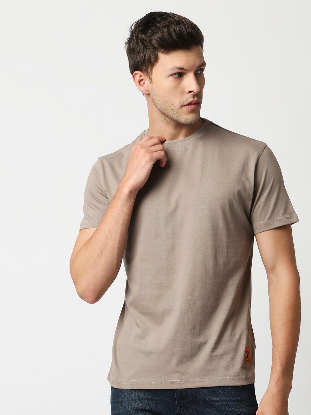

Blamblack Men Beige Solid Short Sleeves T-shirt