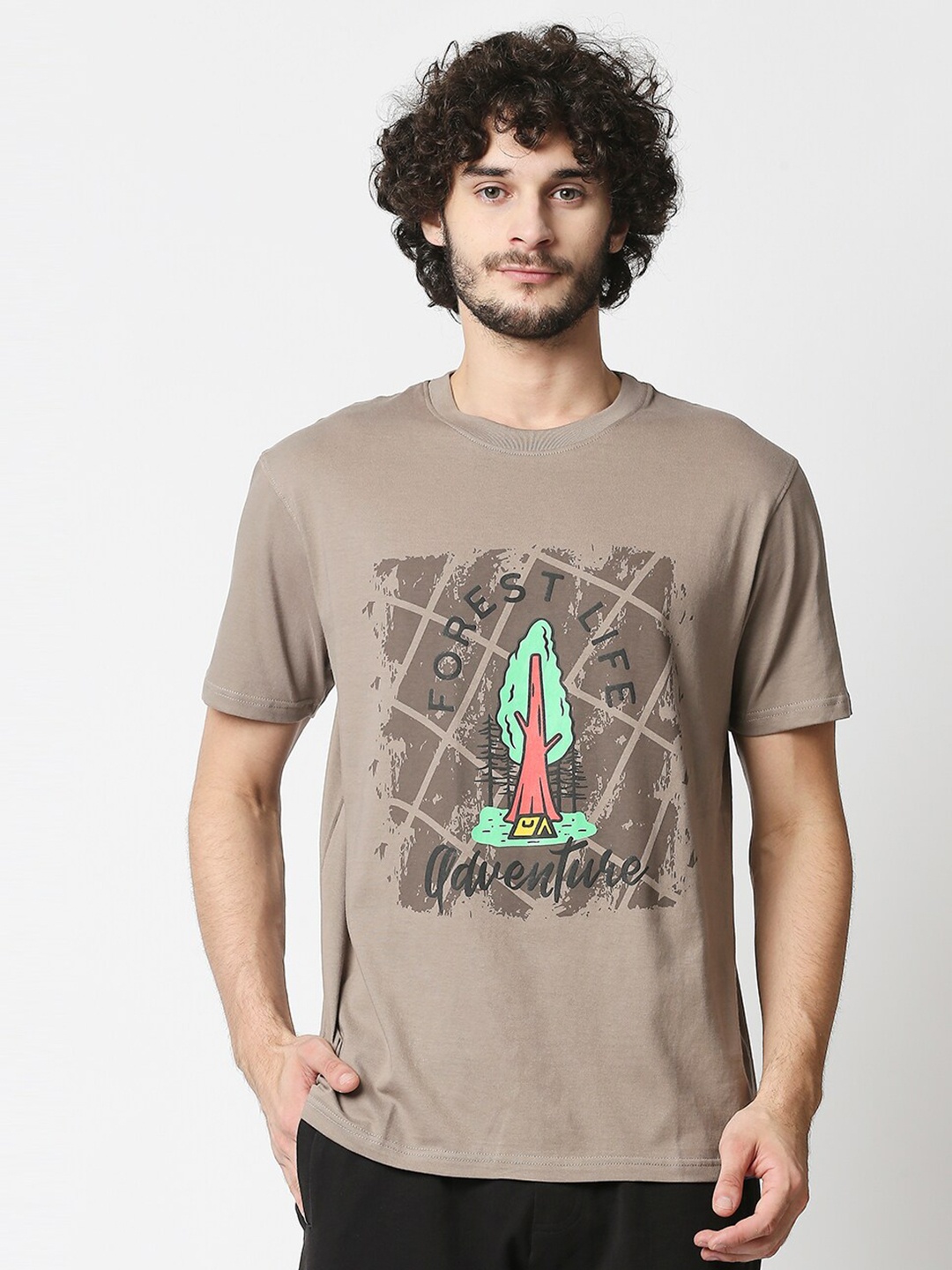 

Blamblack Men Beige Graphic Printed Raw Edge T-shirt