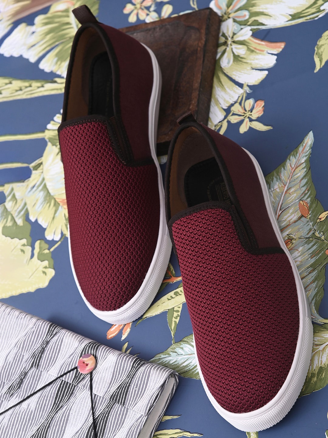 

ALBERTO MORENO Men Burgundy Textured Slip-On Sneakers