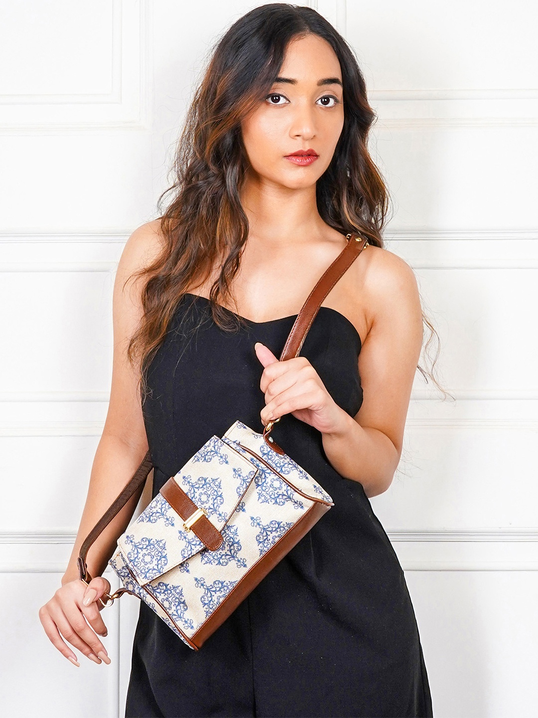 

THE CLOWNFISH Odelina Off White Ethnic Motifs Printed Structured Sling Bag