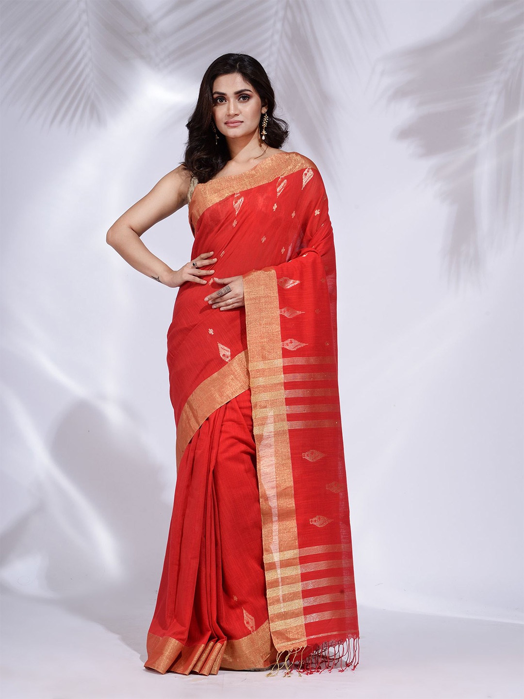 

Charukriti Red & Gold-Toned Ethnic Motifs Zari Pure Cotton Saree