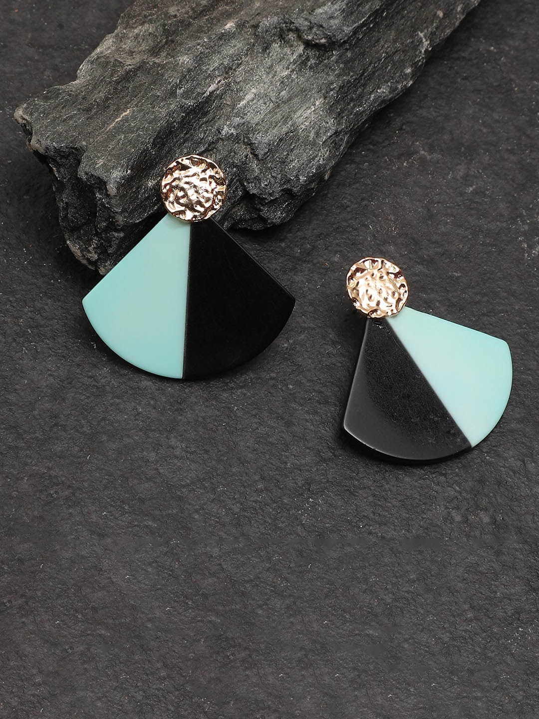 

SOHI Women Black & Blue Contemporary Drop Earrings