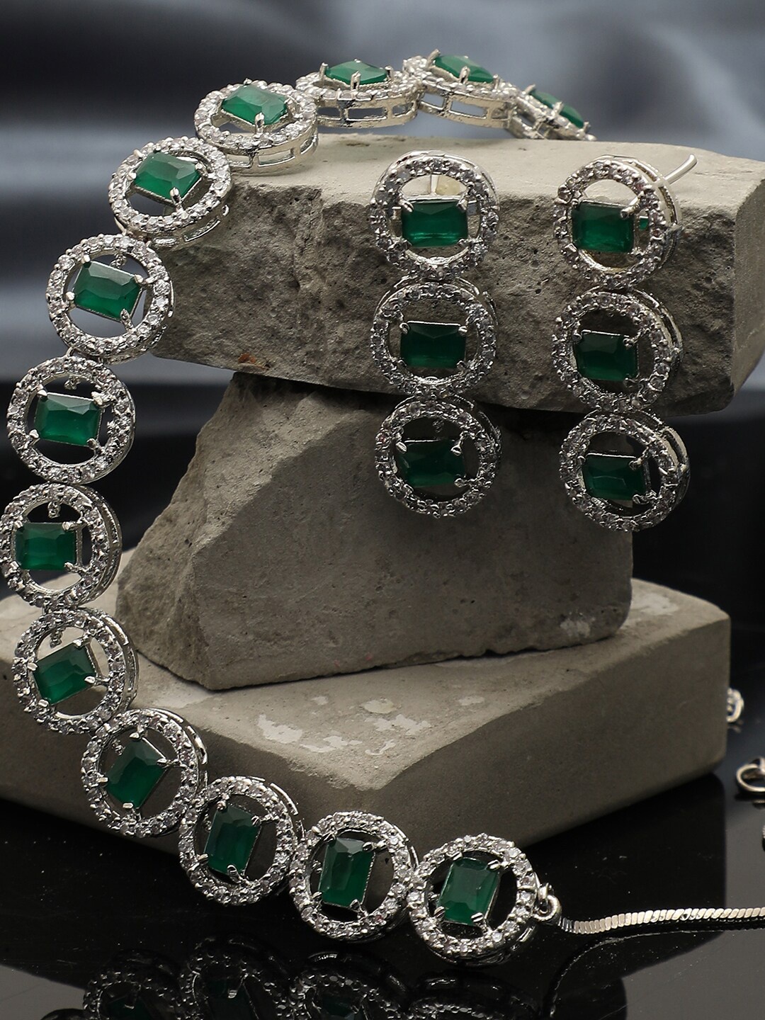 

SOHI Sliver-Plated Green AD Stone-Studded Jewellery Set