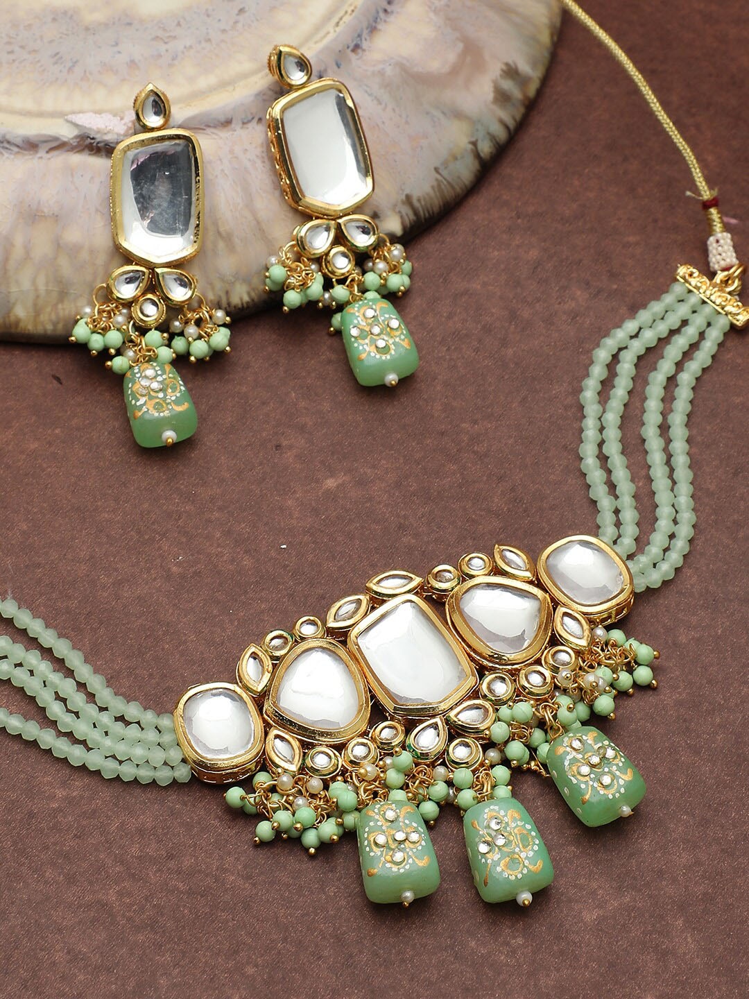 

SOHI Gold-Plated Gold-Plated Green Kundan Studded & Beaded Choker Jewellery Set