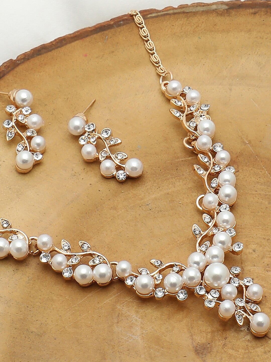 

SOHI Gold Plated White Pearls Jewellery Set