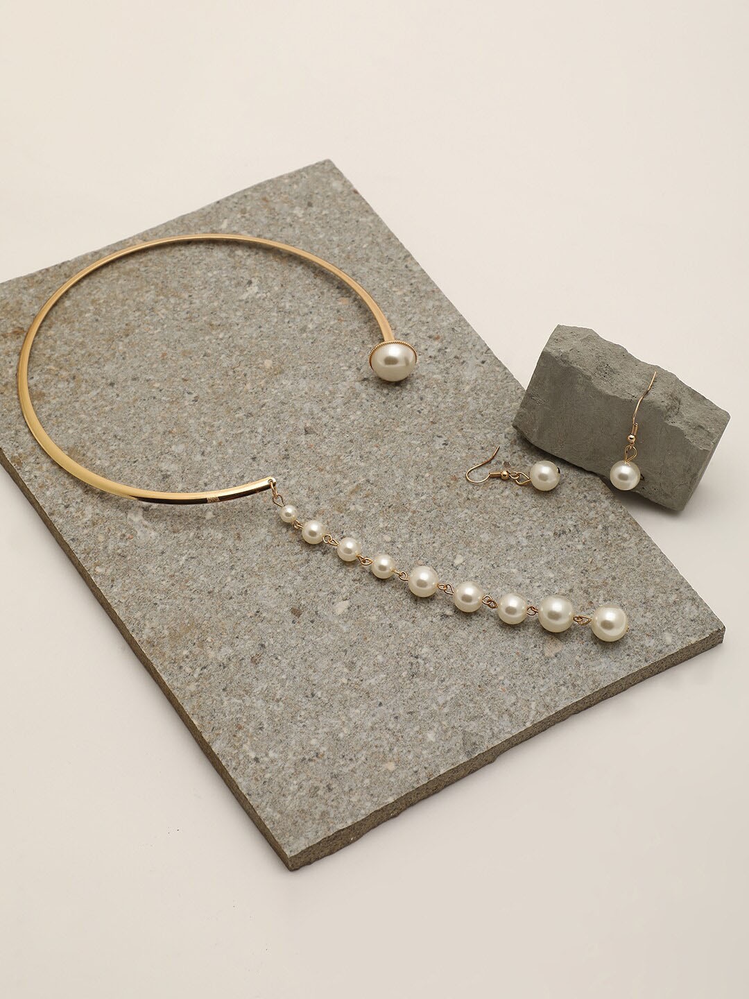

SOHI Gold-Plated White Pearl Beaded Jewellery Set