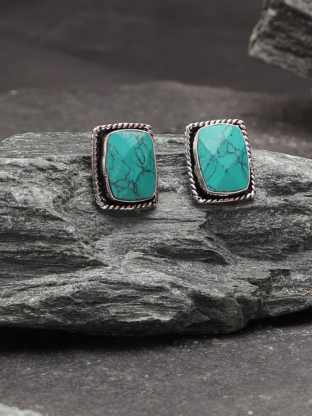 

SOHI Blue Square Studs Earrings