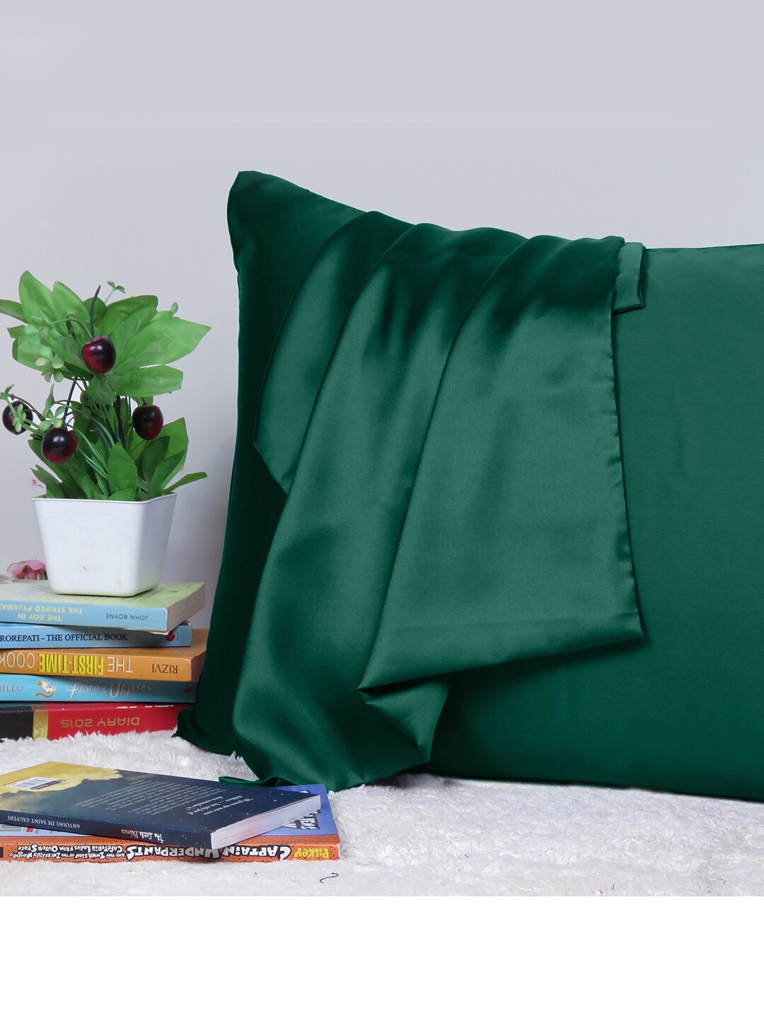 

OUSSUM Pack Of 2 Green Solid Satin Pillow Covers