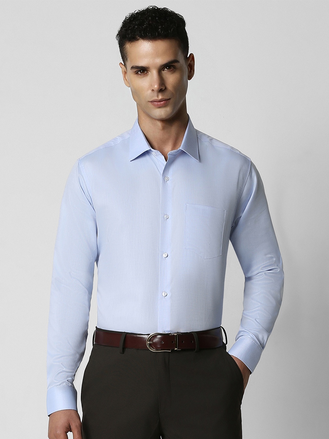 

Van Heusen Men Blue Regular Fit Solid Formal Shirt