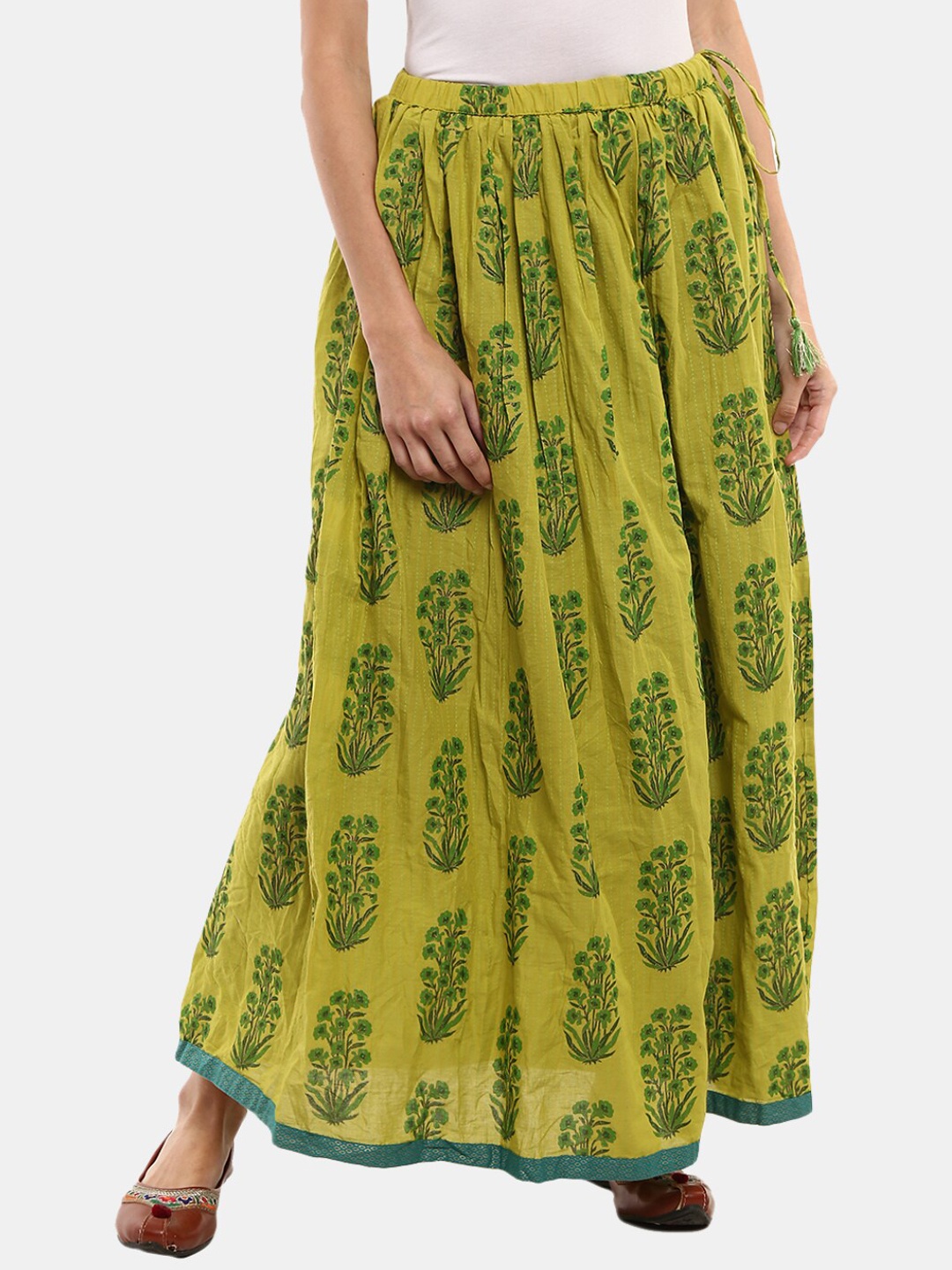 

V-Mart Women Green Floral Printed Flared Maxi Skirt