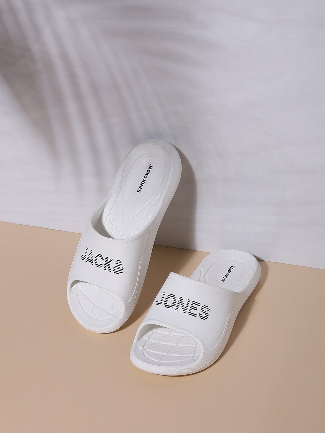 

Jack & Jones Men White & Black Printed Sliders