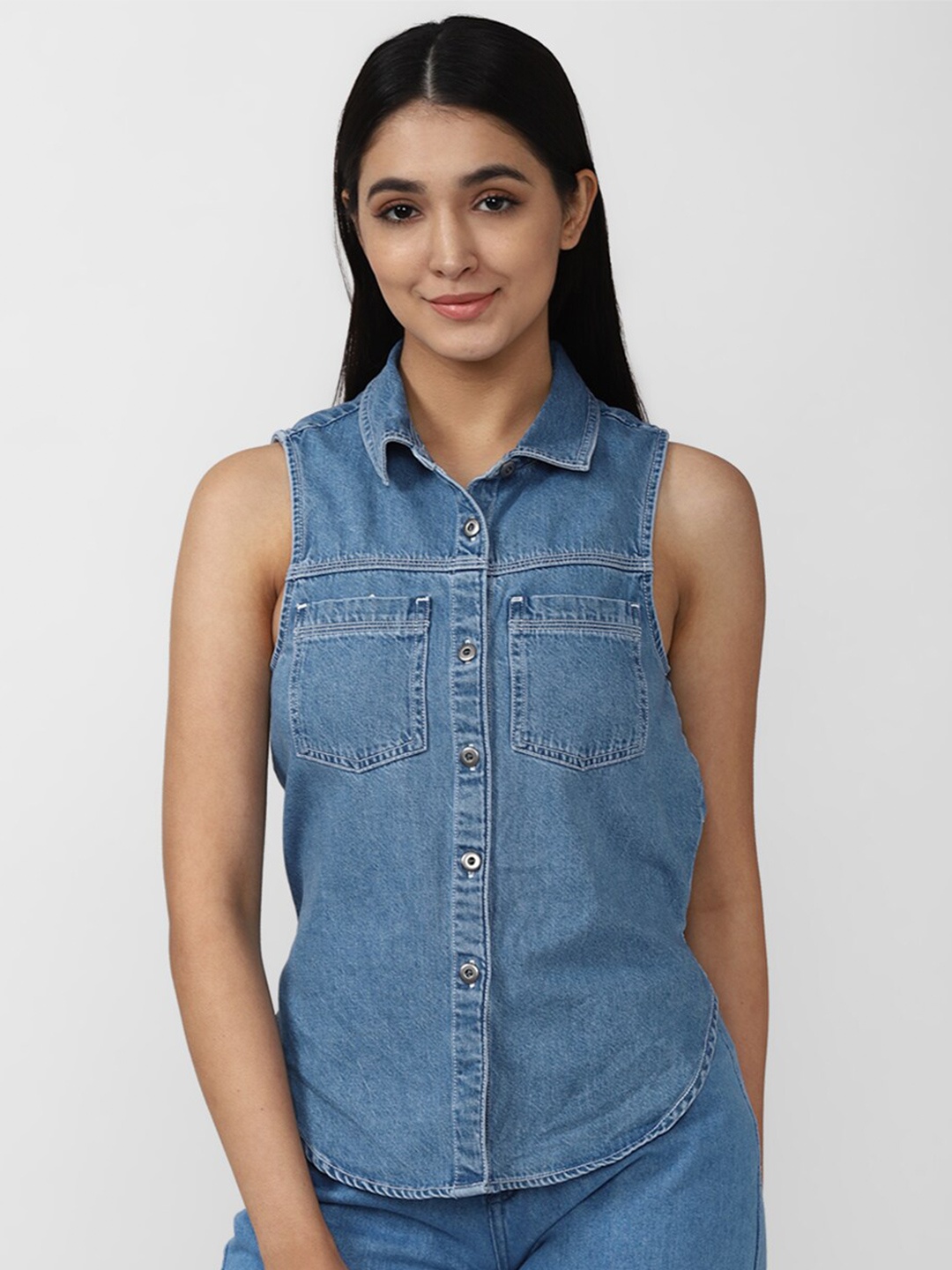 

AMERICAN EAGLE OUTFITTERS Women Blue Sleeveless Casual Shirt