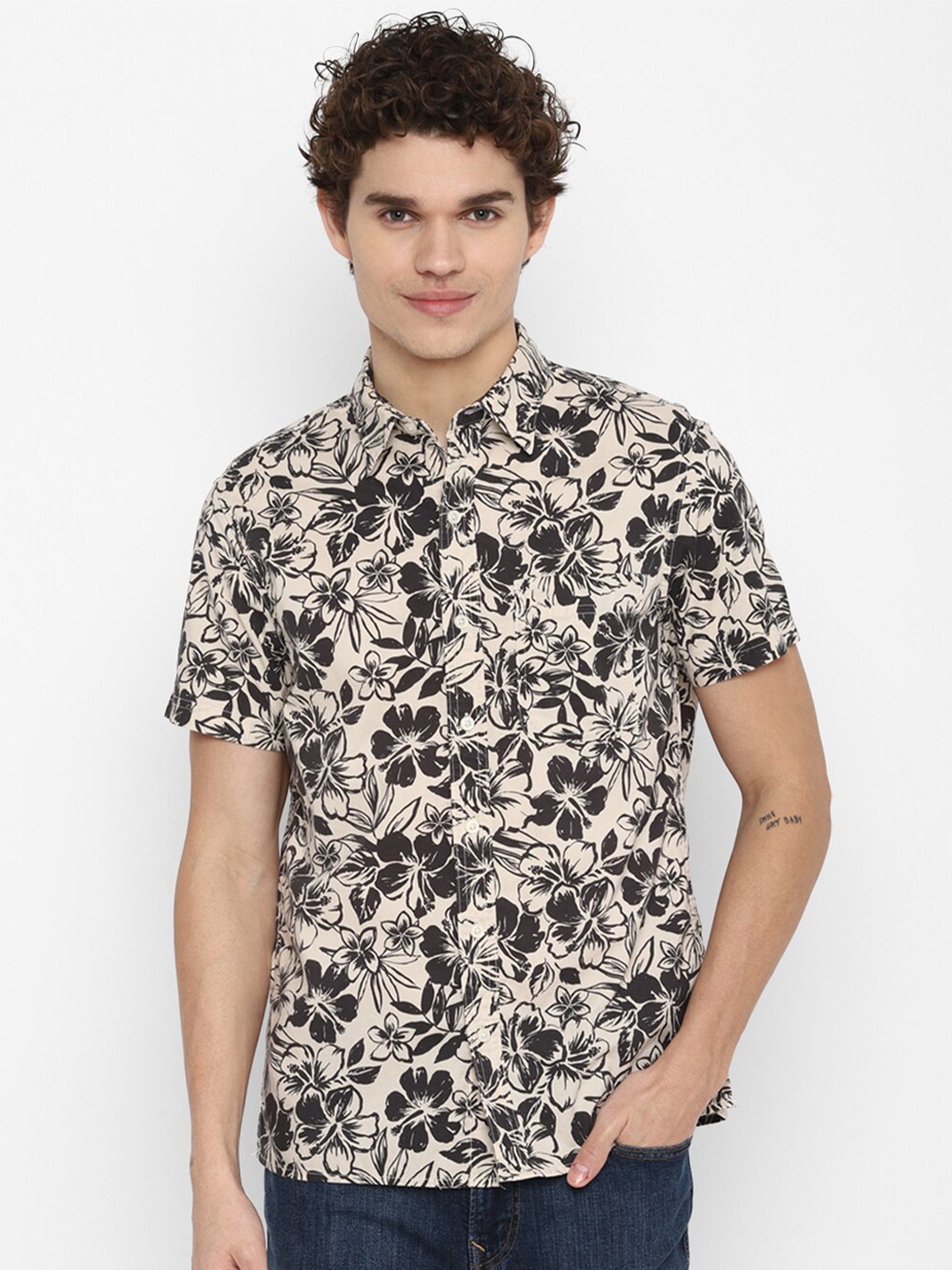 

AMERICAN EAGLE OUTFITTERS Men Black Floral Printed Casual Cotton Shirt