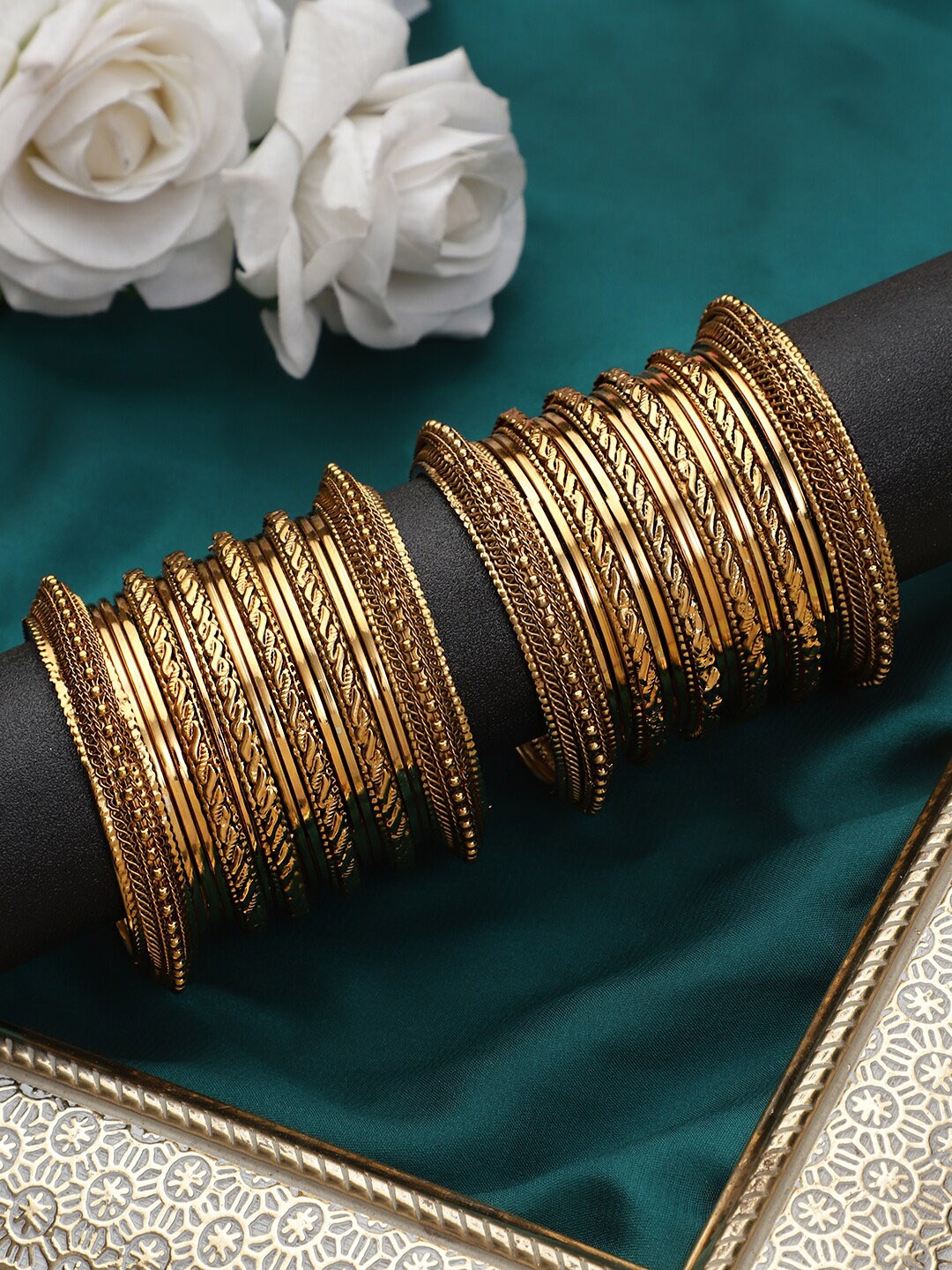 

KACY Set of 16 Gold-Plated Bangles