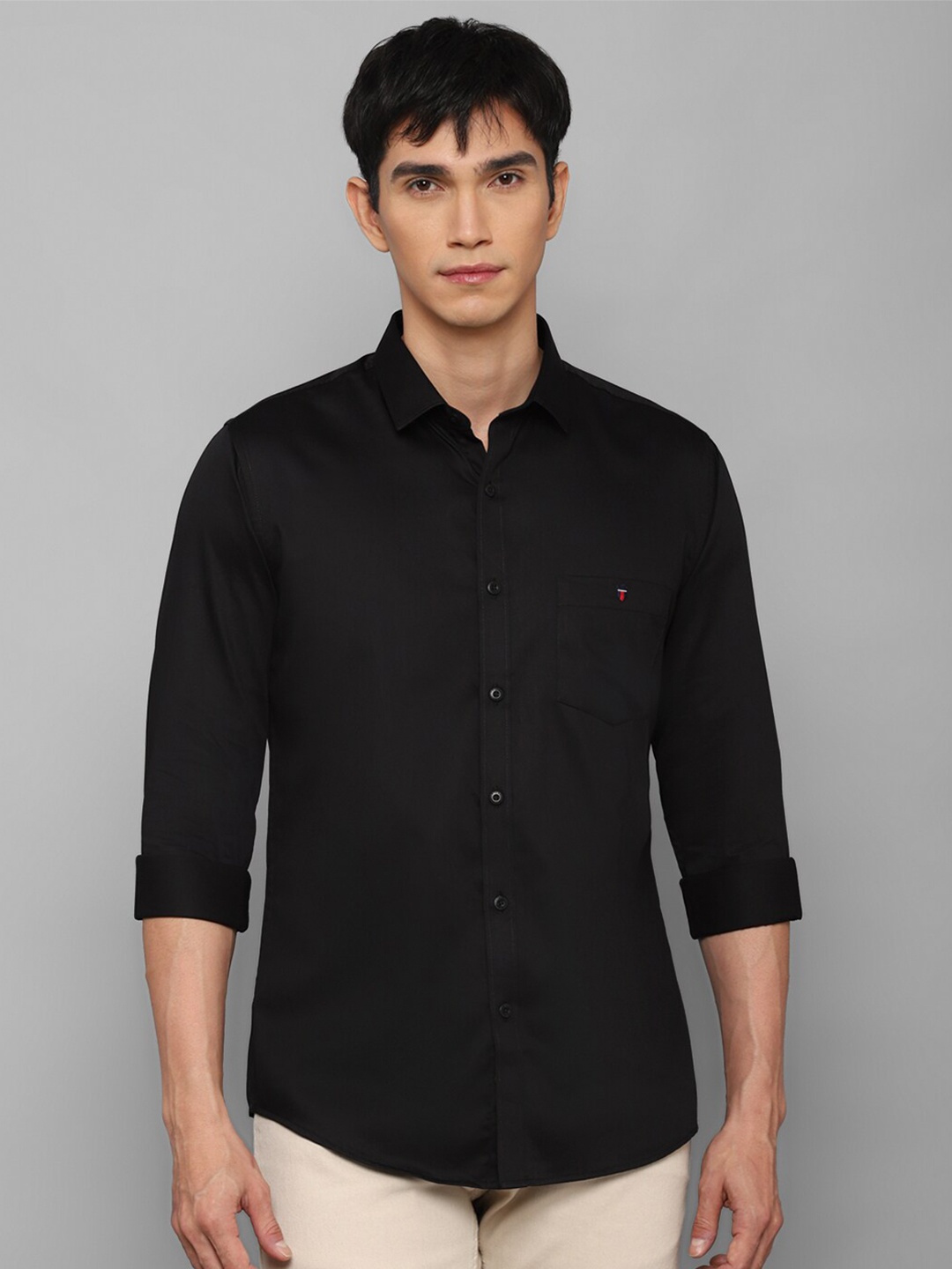 

Louis Philippe Jeans Men Black Solid Slim Fit Casual Shirt