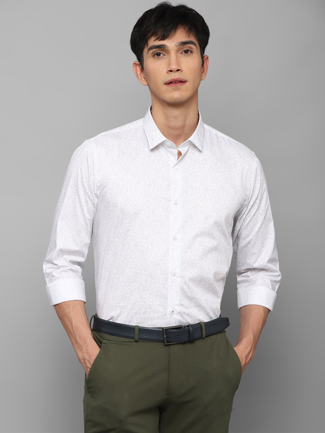 

Louis Philippe Sport Men White Slim Fit Geometric Printed Casual Shirt