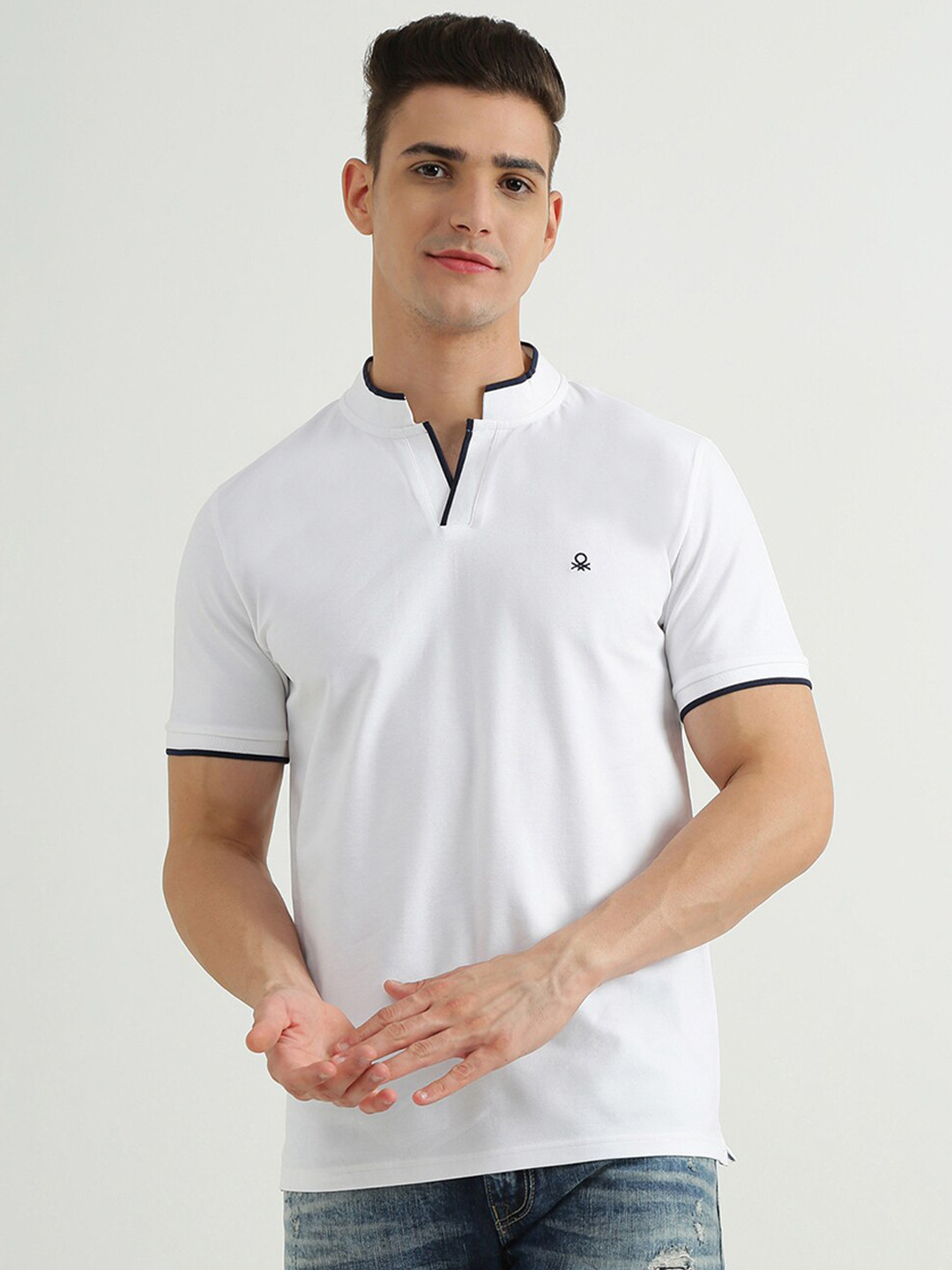 

United Colors of Benetton Men White & Navy Blue Mandarin Collar T-shirt